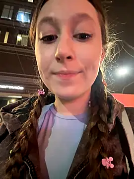 Snapshot of FroggyAnna chatting on November 11, 2025, 3:18 pm FroggyAnna online show from November 11, 2025, 3:18 pm