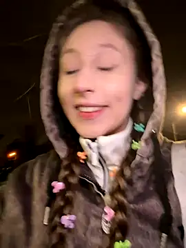 Snapshot of FroggyAnna chatting on November 13, 2025, 4:44 pm FroggyAnna online show from November 13, 2025, 4:44 pm