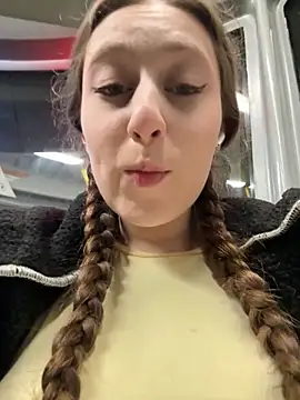 Snapshot of FroggyAnna chatting on December 4, 2025, 3:33 pm FroggyAnna online show from December 4, 2025, 3:33 pm