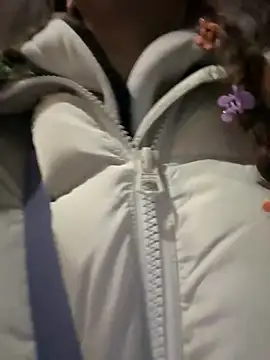 Snapshot of FroggyAnna chatting on November 25, 2025, 4:40 pm FroggyAnna online show from November 25, 2025, 4:40 pm