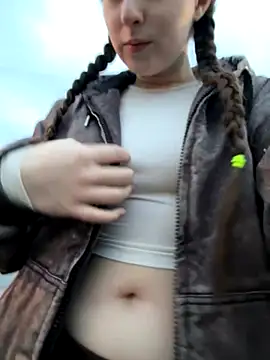 Snapshot of FroggyAnna chatting on October 26, 2025, 2:17 pm FroggyAnna online show from October 26, 2025, 2:17 pm