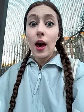 Snapshot of FroggyAnna chatting on April 20, 2026, 4:52 pm FroggyAnna online show from April 20, 2026, 4:52 pm