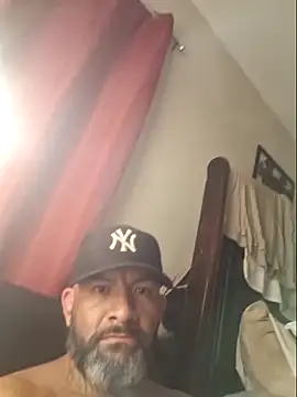 Snapshot of Cruz1522 chatting on October 24, 2025, 9:41 am Cruz1522 online show from October 24, 2025, 9:41 am