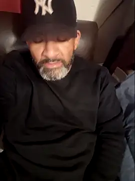 Snapshot of Cruz1522 chatting on November 22, 2025, 11:31 am Cruz1522 online show from November 22, 2025, 11:31 am