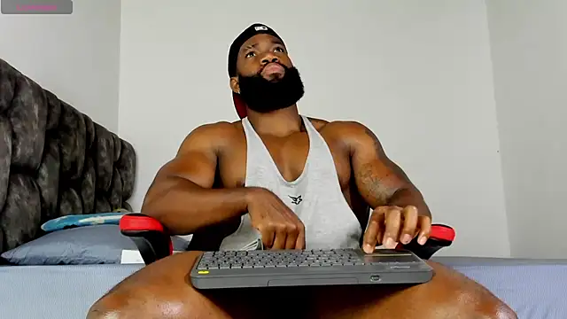 Snapshot of james_musclebbc chatting on April 14, 2026, 12:37 am james musclebbc online show from April 14, 2026, 12:37 am
