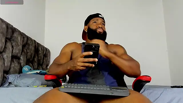 Snapshot of james_musclebbc chatting on April 20, 2026, 1:30 am james musclebbc online show from April 20, 2026, 1:30 am