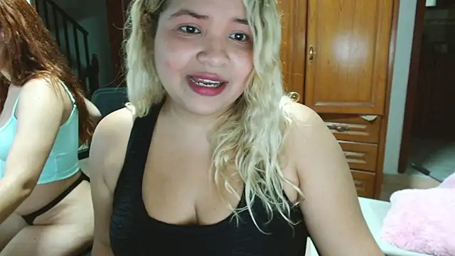 mia moons1 online show from November 9, 2025, 12:03 am