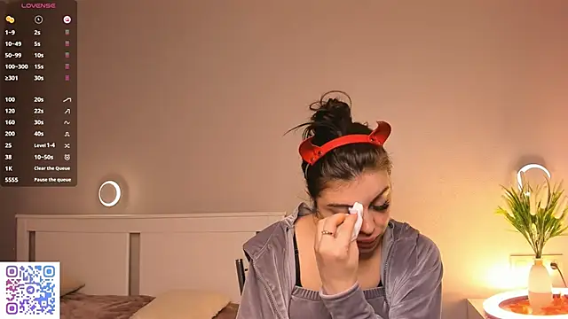 Snapshot of AuroraVice chatting on December 14, 2025, 7:36 am AuroraVice online show from December 14, 2025, 7:36 am