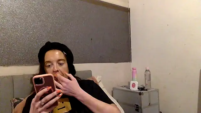 Bellababexox  online show from April 7, 2026, 11:50 pm