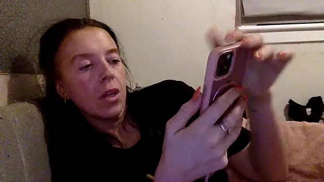 Bellababexox  online show from April 9, 2026, 10:49 pm