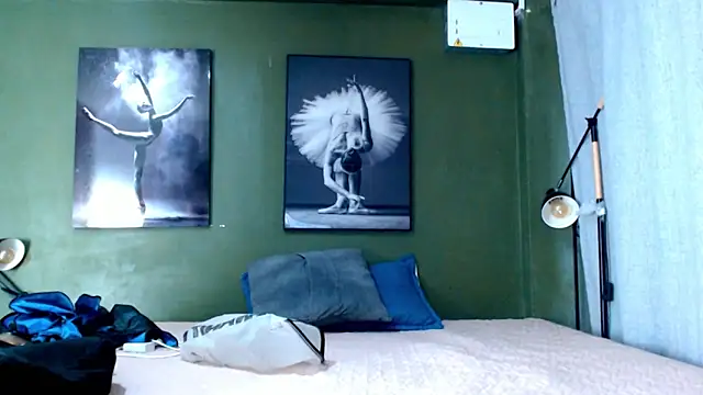 Snapshot of galactica_ chatting on October 10, 2025, 11:33 am galactica online show from October 10, 2025, 11:33 am