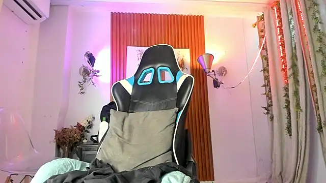 Snapshot of galactica_ chatting on November 5, 2025, 11:24 am galactica online show from November 5, 2025, 11:24 am