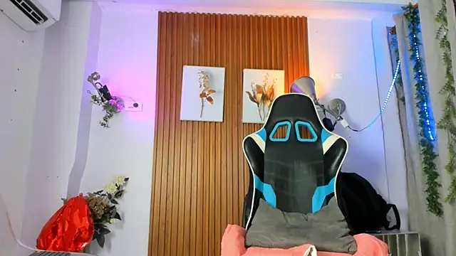 Snapshot of galactica_ chatting on October 8, 2025, 11:34 am galactica online show from October 8, 2025, 11:34 am