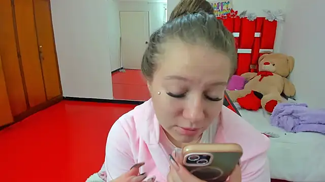 Snapshot of Luna_Analya chatting on July 22, 2026, 12:12 am Luna Analya online show from July 22, 2026, 12:12 am
