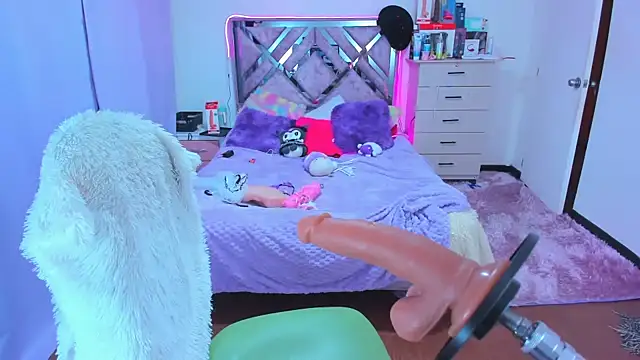 Snapshot of Luna_Analya chatting on November 6, 2025, 12:36 am Luna Analya online show from November 6, 2025, 12:36 am