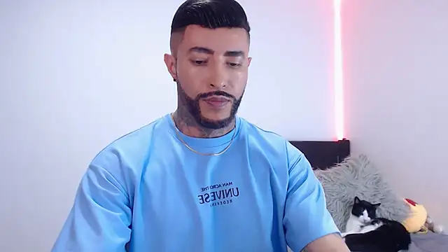 andrea de lucaa online show from October 28, 2025, 4:02 am