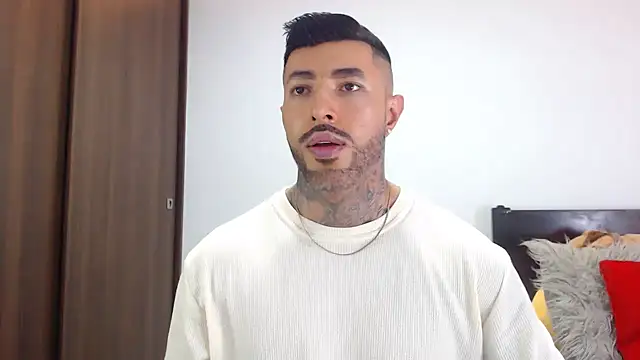 andrea de lucaa online show from February 14, 2026, 3:29 am