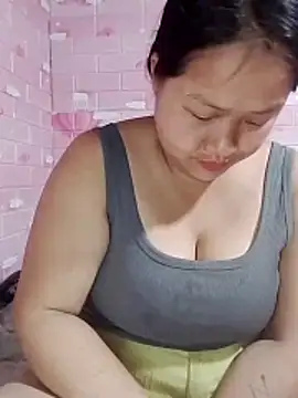 Snapshot of girl-babi chatting on April 1, 2026, 4:36 am girl-babi online show from April 1, 2026, 4:36 am