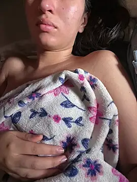 Snapshot of RAKEL37 chatting on April 18, 2026, 1:46 pm RAKEL37 online show from April 18, 2026, 1:46 pm