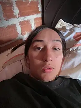 Snapshot of RAKEL37 chatting on April 3, 2026, 4:02 pm RAKEL37 online show from April 3, 2026, 4:02 pm