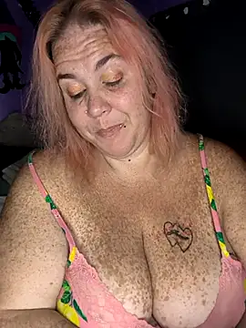 Snapshot of Courdles chatting on November 3, 2025, 9:35 am Courdles online show from November 3, 2025, 9:35 am