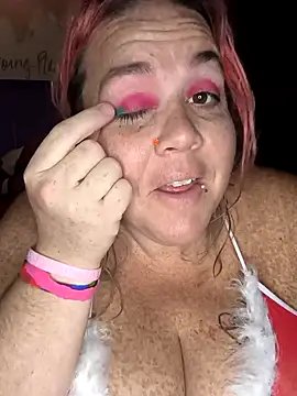 Snapshot of Courdles chatting on December 3, 2025, 7:52 am Courdles online show from December 3, 2025, 7:52 am