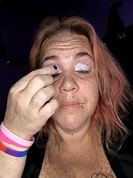 Snapshot of Courdles chatting on November 1, 2025, 9:25 am Courdles online show from November 1, 2025, 9:25 am