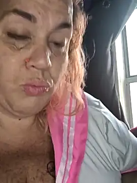 Snapshot of Courdles chatting on November 12, 2025, 5:50 pm Courdles online show from November 12, 2025, 5:50 pm