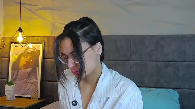 Snapshot of VioletAsh chatting on February 2, 2026, 4:44 am VioletAsh online show from February 2, 2026, 4:44 am