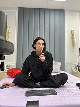 Snapshot of VioletAsh chatting on February 10, 2026, 4:22 am VioletAsh online show from February 10, 2026, 4:22 am