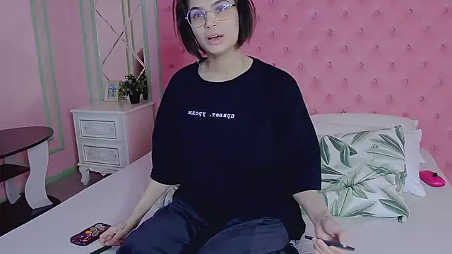 Snapshot of VioletAsh chatting on March 1, 2026, 5:07 am VioletAsh online show from March 1, 2026, 5:07 am