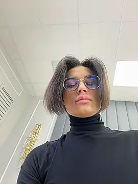 Snapshot of VioletAsh chatting on January 11, 2026, 4:19 am VioletAsh online show from January 11, 2026, 4:19 am