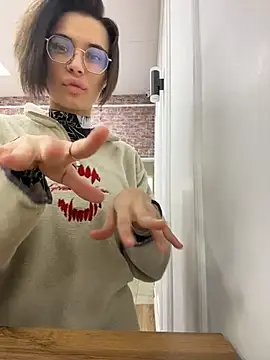 Snapshot of VioletAsh chatting on January 19, 2026, 4:27 am VioletAsh online show from January 19, 2026, 4:27 am