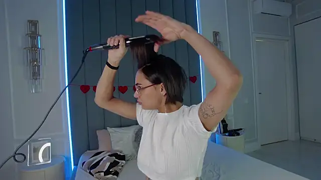 Snapshot of VioletAsh chatting on February 26, 2026, 4:56 am VioletAsh online show from February 26, 2026, 4:56 am