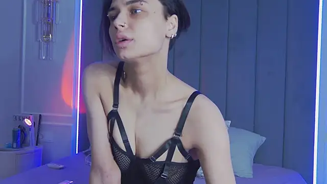 Snapshot of VioletAsh chatting on November 10, 2025, 4:28 am VioletAsh online show from November 10, 2025, 4:28 am