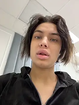 Snapshot of VioletAsh chatting on February 3, 2026, 4:21 am VioletAsh online show from February 3, 2026, 4:21 am