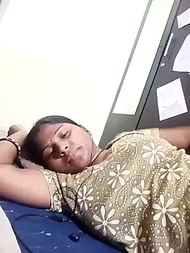 Snapshot of Sneha16 chatting on September 16, 2025, 5:03 pm Sneha16 online show from September 16, 2025, 5:03 pm