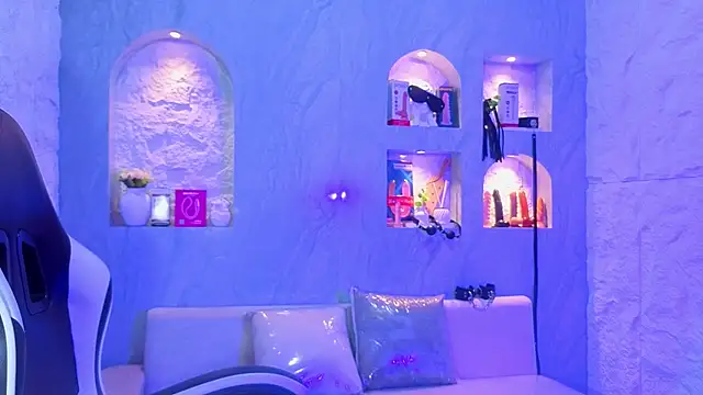 Sophia tf online show from March 15, 2026, 1:07 pm