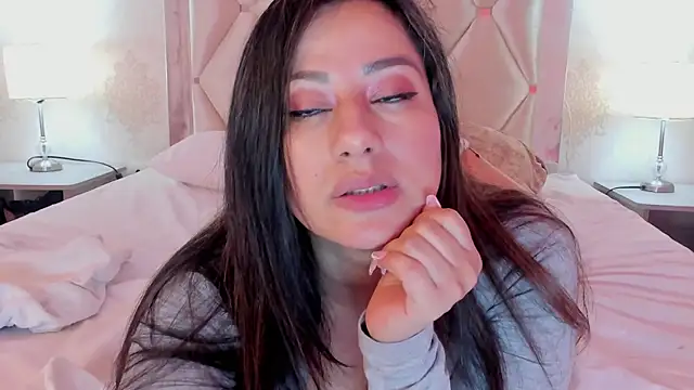 Snapshot of SeleneCarter chatting on December 19, 2025, 10:12 pm SeleneCarter online show from December 19, 2025, 10:12 pm