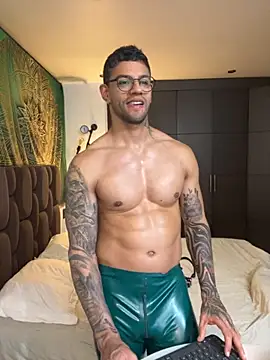 Snapshot of Tomy_maylon chatting on November 26, 2025, 3:50 am Tomy maylon online show from November 26, 2025, 3:50 am