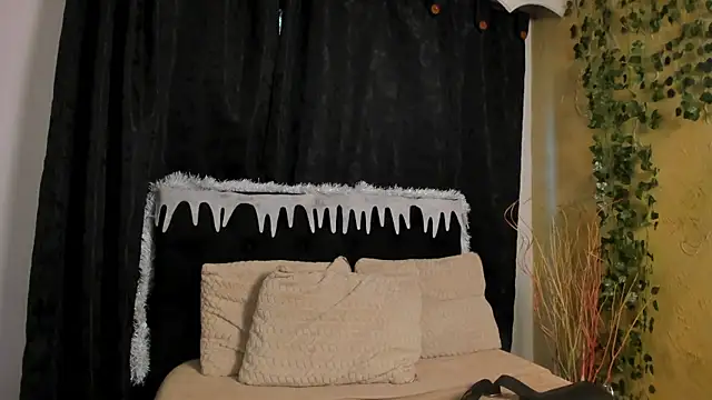 Snapshot of Tiffany_Nm chatting on December 17, 2025, 1:16 pm Tiffany Nm online show from December 17, 2025, 1:16 pm