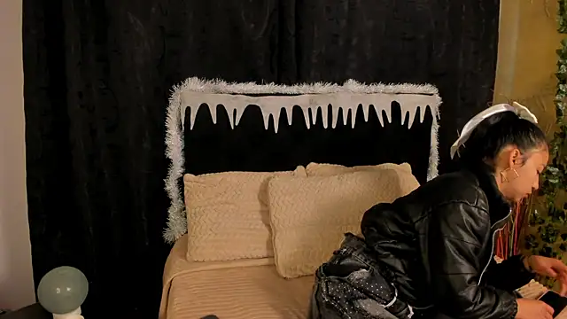 Snapshot of Tiffany_Nm chatting on December 4, 2025, 1:21 pm Tiffany Nm online show from December 4, 2025, 1:21 pm