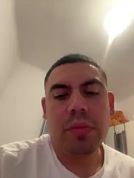 davidxxx099 online show from April 15, 2026, 10:21 pm