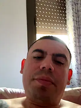 Snapshot of davidxxx099 chatting on December 3, 2025, 2:38 pm davidxxx099 online show from December 3, 2025, 2:38 pm