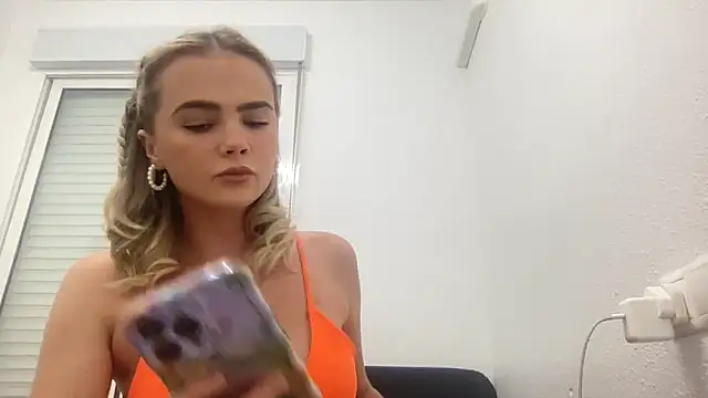 Snapshot of ElenaSugar chatting on September 19, 2025, 10:25 pm ElenaSugar online show from September 19, 2025, 10:25 pm