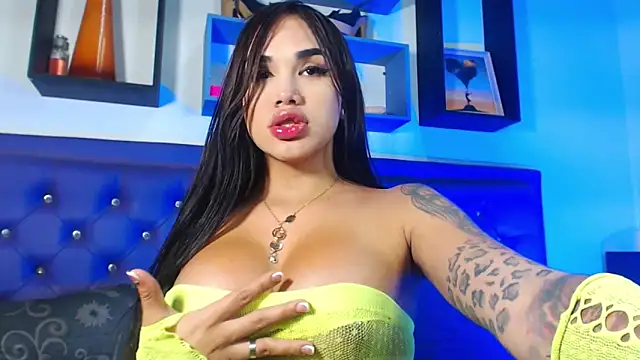 Snapshot of alejadolly chatting on January 6, 2026, 6:28 am alejadolly online show from January 6, 2026, 6:28 am