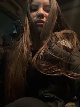 Chloe loo online show from April 4, 2026, 11:11 pm