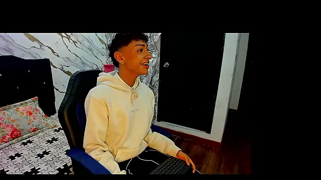 owen sexy25 online show from September 17, 2025, 9:50 pm