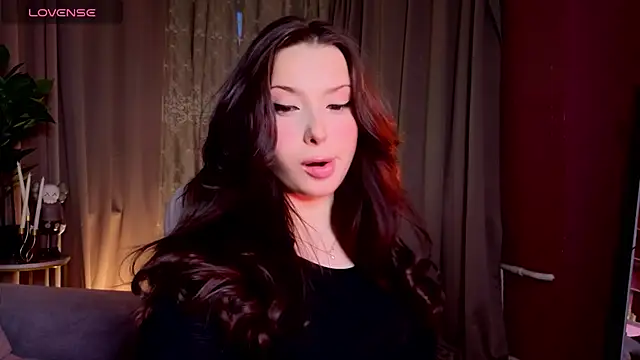 Lucy louras online show from November 10, 2025, 12:10 pm