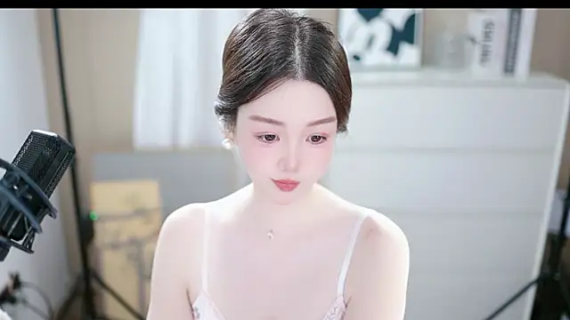 abbyli12 online show from October 29, 2025, 2:16 pm